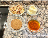 Foto del paso 1 de la receta: Pastel de yogur con cobertura de miel y frutos secos