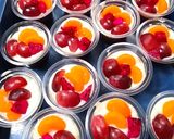 Foto langkah ke 6 dari resep Puding Susu Cup Toping Buah.