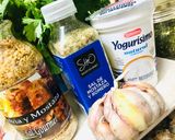 Foto del paso 1 de la receta: ALIÑO DE YOGURT para condimentar ensaladas🥗verduras🥬🥦🍆o usar como dip🍲