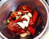 शेजवान सॉस (schezwan sauce recipe in marathi) रेसिपी स्टेप 2 फोटो