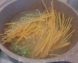 Foto del passaggio 4 della ricetta Pasta cremosa con piselli e speck