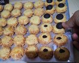 Foto langkah ke 6 dari resep Thumbprint Choco Cheesy.