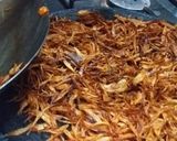 A picture of step 4 of Bhagari Piyaz(fried onion).