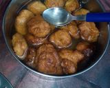 A picture of step 24 of Khatti meethi smoking dahi bhalla.