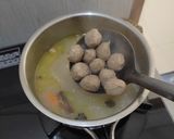 Foto langkah ke 5 dari resep Sop bakso.