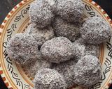Une image de l'étape 4 de Petites boules chocolaté enrobé de noix de coco râpée.