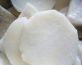 A picture of step 2 of Fried yam with egg.
