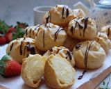 Foto langkah ke 8 dari resep Choux Pastry vla Vanilla Dengan Topping Coklat.