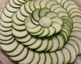 Une image de l'étape 8 de Tarte Fine Courgette, Chèvre et Basilic.