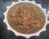 A picture of step 1 of Kachi imli ki chutny.