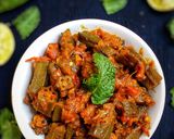 A picture of step 6 of Masala bhindi.