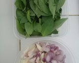 Foto langkah ke 1 dari resep Chicken Thai basil.