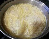 Foto del paso 1 de la receta: Espaguetis picantes a lo pobre (ricos y fácil)