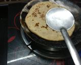 A picture of step 3 of Aloo paratha.