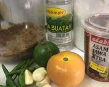 Gambar langkah 2 resipi Siakap Goreng Bersos Garlic.