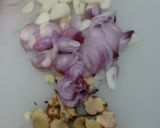 Foto langkah ke 1 dari resep Sayur Bening Oyong dengan Temu Kunci.