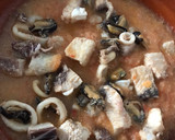 Foto del paso 9 de la receta: Zarzuela de pescado y gambones, low cost !!