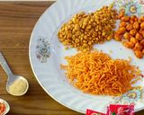 A picture of step 1 of Mix bhel.