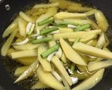 Foto del paso 1 de la receta: Lecha con ajos tiernos y patatas