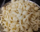 A picture of step 1 of Creamy White Sauce Macroni.