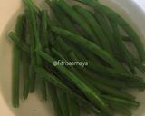 Foto langkah ke 2 dari resep Buncis Siram Oncom Pedas.