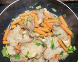 Foto del paso 2 de la receta Pollo al horno con girgolas, patatas y verduritas