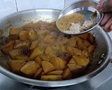 A picture of step 5 of Spicy Pear Chutney.