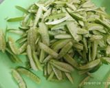 A picture of step 1 of Aloo-tendli sabji.