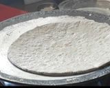 A picture of step 12 of Jowar Ki Roti (Bhakari).