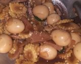 Foto langkah ke 3 dari resep Oseng Praktis Bakso, Telur puyuh & Janggel.