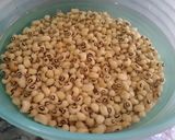 A picture of step 1 of Chatpata lobia.