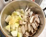 A picture of step 4 of Easy Winter Melon and Shiitake Mushroom Soup.