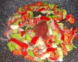 Foto del paso 3 de la receta: Masas de cangrejo en salsa con papas