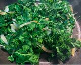 Foto del paso 1 de la receta: Espaguetis integrales con kale y pollo a la trufa🍝