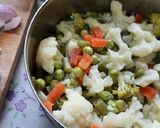 A picture of step 3 of Mix vegetables spicy korma.