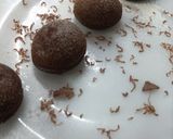 A picture of step 4 of Mini choco lava cake.