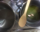 Foto del passaggio 2 della ricetta Spaghetto quadrato con crunch di funghi e nocciole in crema di pecorino abruzzese