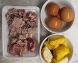 Foto langkah ke 1 dari resep Semur Daging Campur Campur.