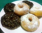 Foto langkah ke 7 dari resep Donat Montok Lembut Tanpa Proofing.