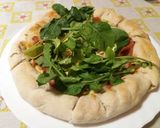 Foto del paso 6 de la receta: Pizza de rúcula con borde relleno