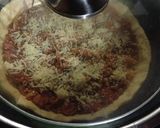Foto langkah ke 6 dari resep Homemade teflon Pizza.