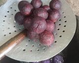 Foto langkah ke 5 dari resep Bola Bola ubi ungu Isi Coklat.