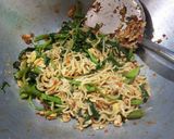 Foto langkah ke 4 dari resep 149. Indomie Balacan Kangkung.