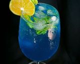 A picture of step 4 of Blue lagoon mocktail.