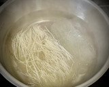 Foto del paso 1 de la receta: Timbal de lomo caramelizado sobre noodles glass