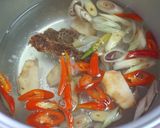 รูปขั้นตอนการทำที่ 1 ของ ต้มยำอกไก่เห็ดฟาง