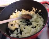 Une image de l'étape 7 de Poulet aux oignons,combavas,crème et gingembre.