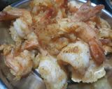 A picture of step 3 of Garlic prawn.