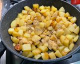 Une image de l'étape 7 de Pommes de terre sautées aux oignons nouveaux.