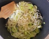 Foto del paso 2 de la receta: Sopa cremosa de calabacitas con poro